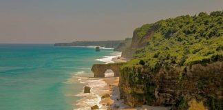 Pantai Mbawana, Pantai Menawan Pemilik Gapura Laut