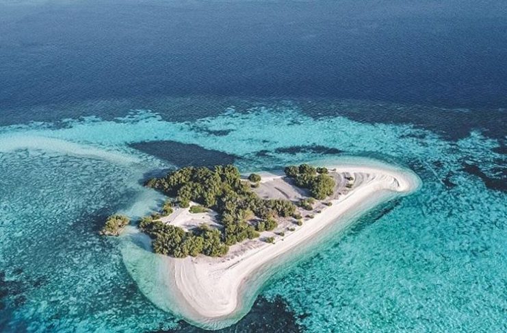 Menikmati Eksotisme Manta Point Labuan Bajo
