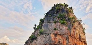 Pantai Watu Maladong, Dijaga Siluman Karang Penyu Raksasa